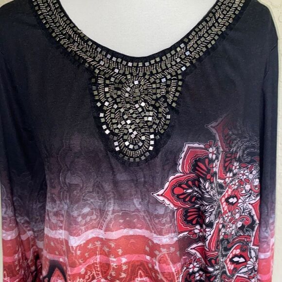 NWT Avenue swing shirt/top Sz 26/28 Beaded red/blue Mandala - Picture 2 of 8
